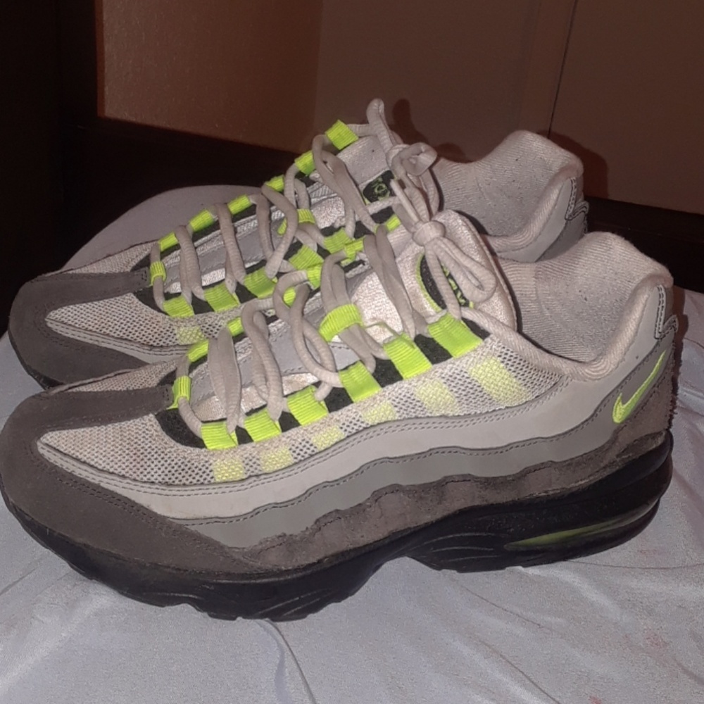 Shoes - Picture 2 of 2